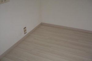 23 Laminat Eiche weiß