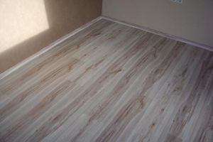 5 Laminat Ahorn weiß gestrichen